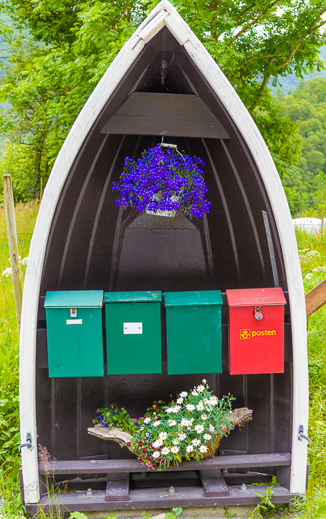 6854 - Letterbox Boat - -
