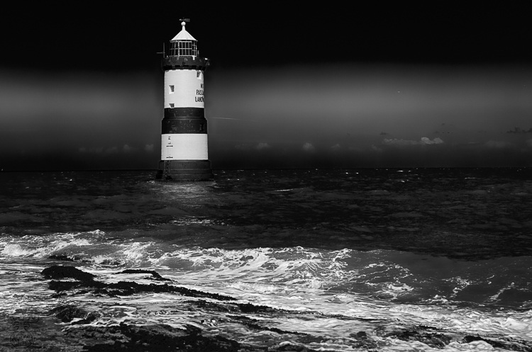 8584 - Trwyn Du Lighthouse - -